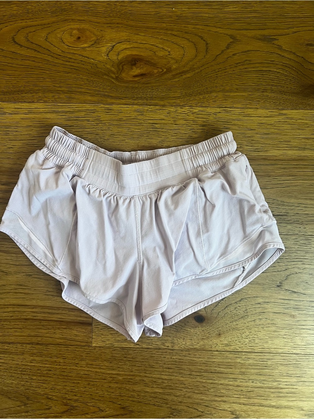 lululemon Light Lavender Hotty Hot Women's Athletic Shorts Size 6 - Picture 3 of 4